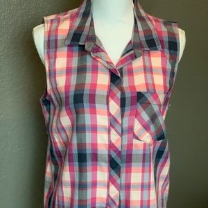 Sleeveless button down shirt, women’s